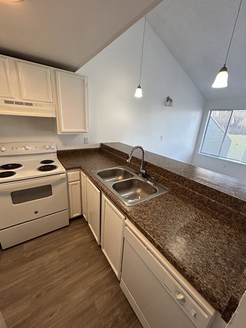 Floor plan for 2 beds, 1 bath, 1050 sqft